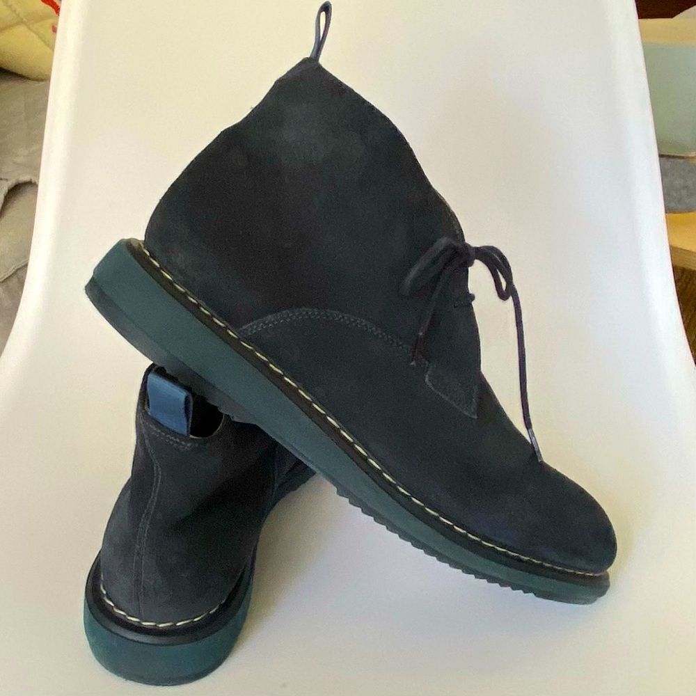Clarks Kenley Desert Boot in Blue Suede - Unisex